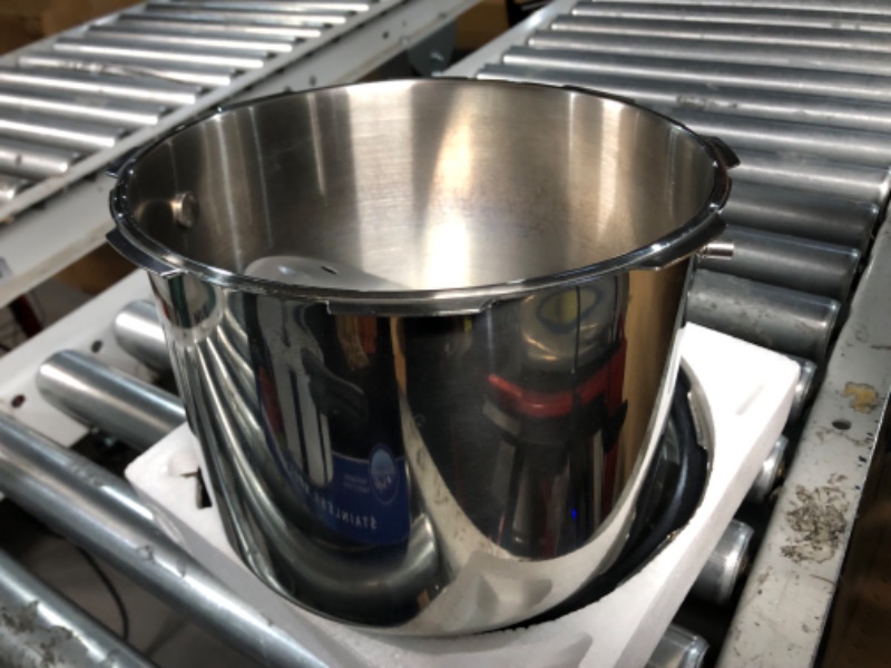 Photo 6 of **NONREFUNDABLE**FOR PARTS OR REPAIR**SEE NOTES**
Presto 01362 6-Quart Stainless Steel Pressure Cooker 6 qt Cooker