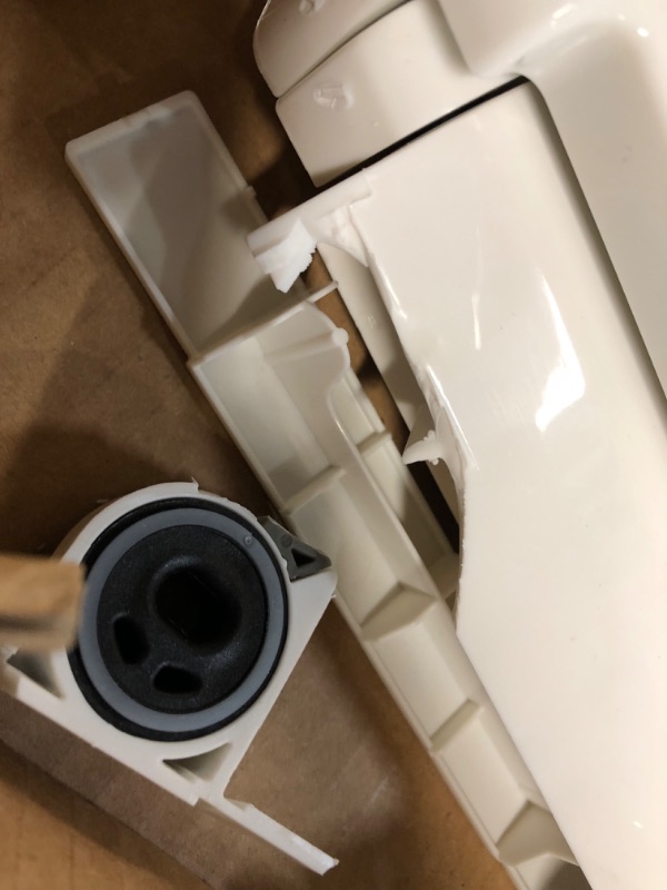 Photo 2 of **BROKEN/PARTS ONLY** for KOHLER 4636-RL-0 Cachet ReadyLatch Quiet Close Elongated Toilet Seat, White Ready Latch Elongated White