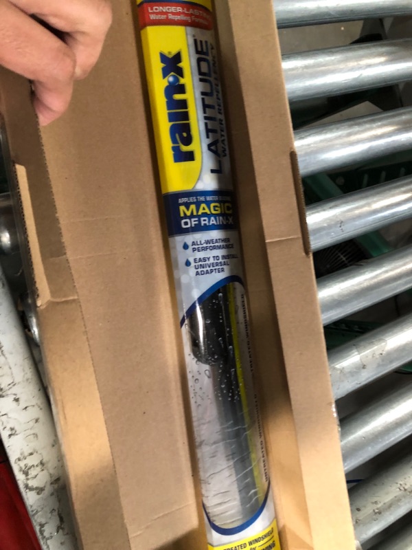 Photo 1 of Rain-X 5079283-2 Latitude 2-IN-1 Water Repellency Wiper Blade, 17" (Pack of 1) 17" Single Wiper Blades