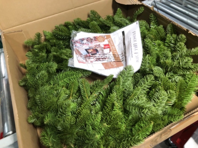 Photo 1 of * 26'' * used * 
Fraser Hill Farm Prelit  Grandland Pine Wreath Door Hanging, Warm White LED Lights 