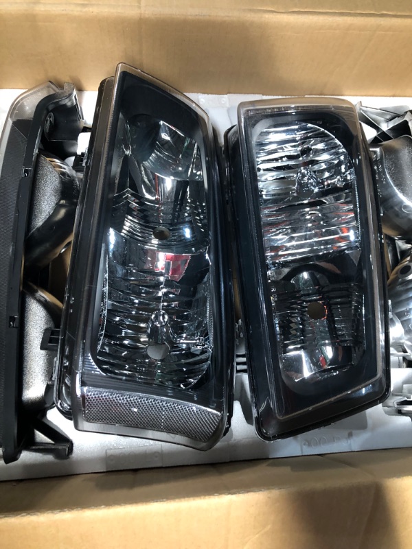 Photo 3 of DNA MOTORING HL-OH-CS03-4P-CH-AM Chrome Amber Headlights Compatible with 2003-2006 Chevy Silverado/Avalanche Fit Models without Factory Cladding Chrome / Amber