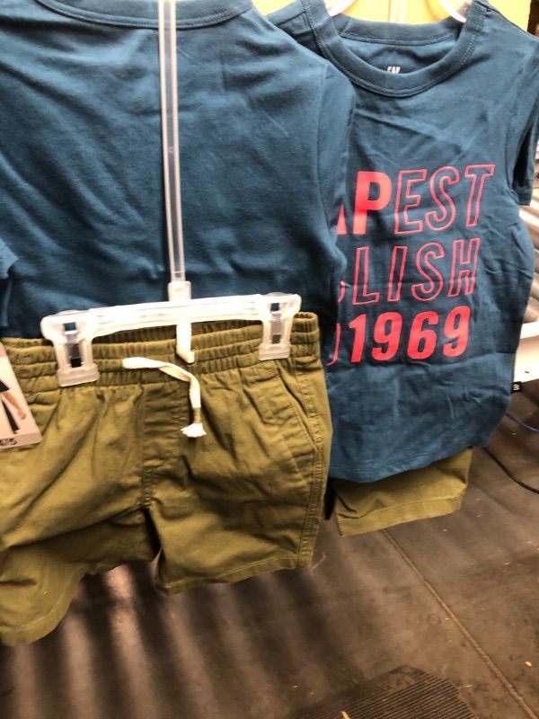 Photo 1 of GAP Boy's 2-Piece Short Sleeve T-Shirt & Shorts Outfit Set (Blue/Olive, size 4/5)
2 pack