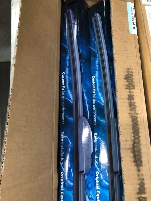 Photo 4 of Bosch ICON Wiper Blades 26OE20OE (Set of 2) Fits Audi: 18-11 A8 Quattro, BMW: 19-11 X3, Ford: 19-10 Taurus, Toyota: 12-05 Avalon +More, 