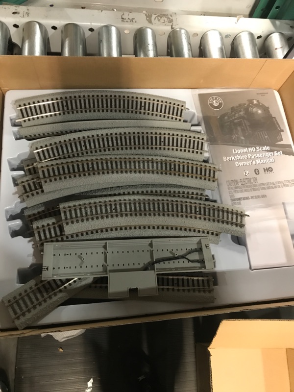 Photo 5 of Lionel New York Central Waterlevel Limited, Electric HO Gauge Model Train Set