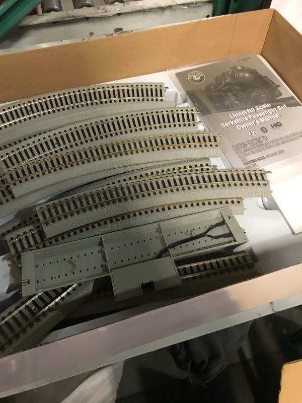 Photo 2 of Lionel New York Central Waterlevel Limited, Electric HO Gauge Model Train Set