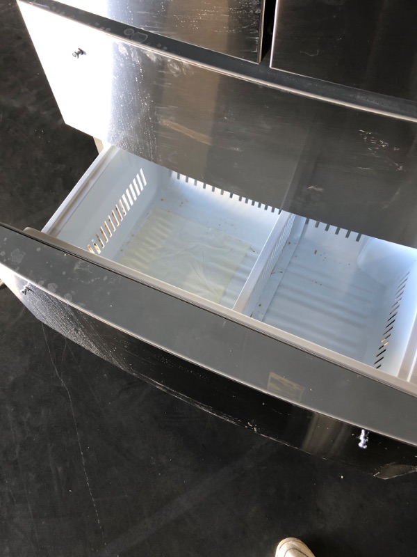 Photo 1 of (READ NOTES) LG - 27.8 Cu. Ft. 4-Door French Door Smart Refrigerator with Smart Cooling System - Stainless Steel
309KRREKL934