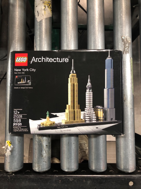 Photo 2 of (READ NOTES) LEGO Architecture New York City Skyline Building Set 21028