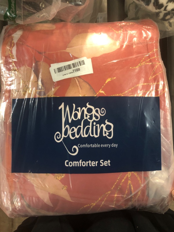 Photo 2 of (READ NOTES) Bedsure  Comforter Set - Coral Orange Comforter, Cute Floral Bedding Comforter Sets, 3 Pieces, 1 Soft Reversible Botanical Flowers Comforter and 2 Pillow Shams (SIZE STYLE MAY VARRY) 
