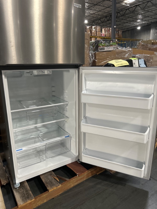 Photo 4 of Frigidaire Garage-Ready 18.3-cu ft Top-Freezer Refrigerator (Easycare Stainless Steel)