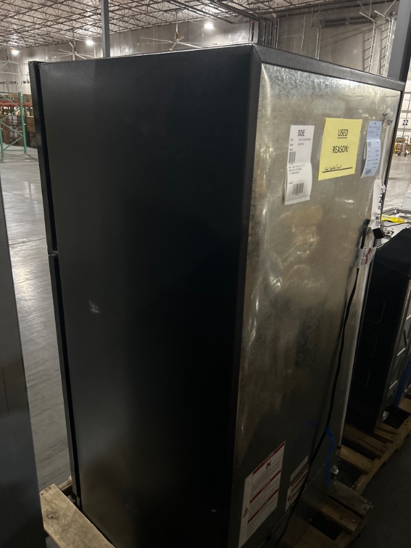 Photo 7 of Whirlpool 20.5-cu ft Top-Freezer Refrigerator (Black)