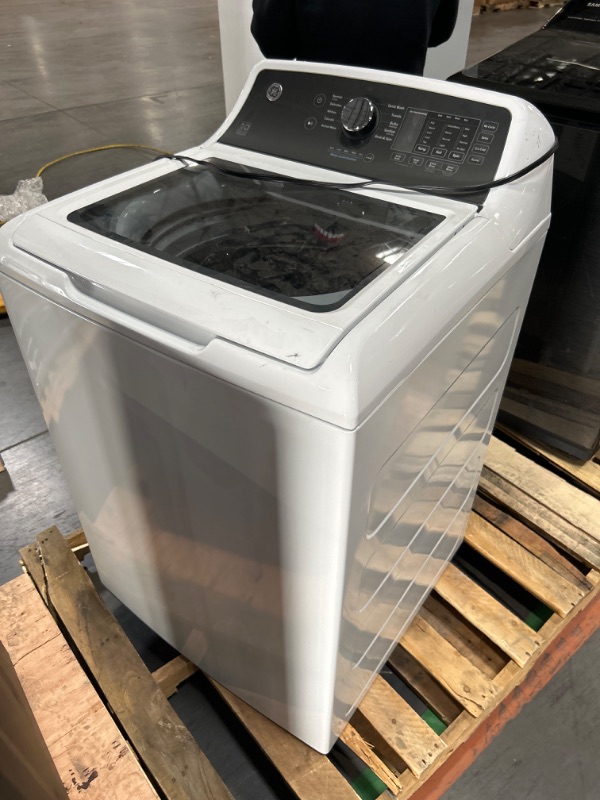 Photo 2 of GE 4.5-cu ft High Efficiency Agitator Top-Load Washer (White)