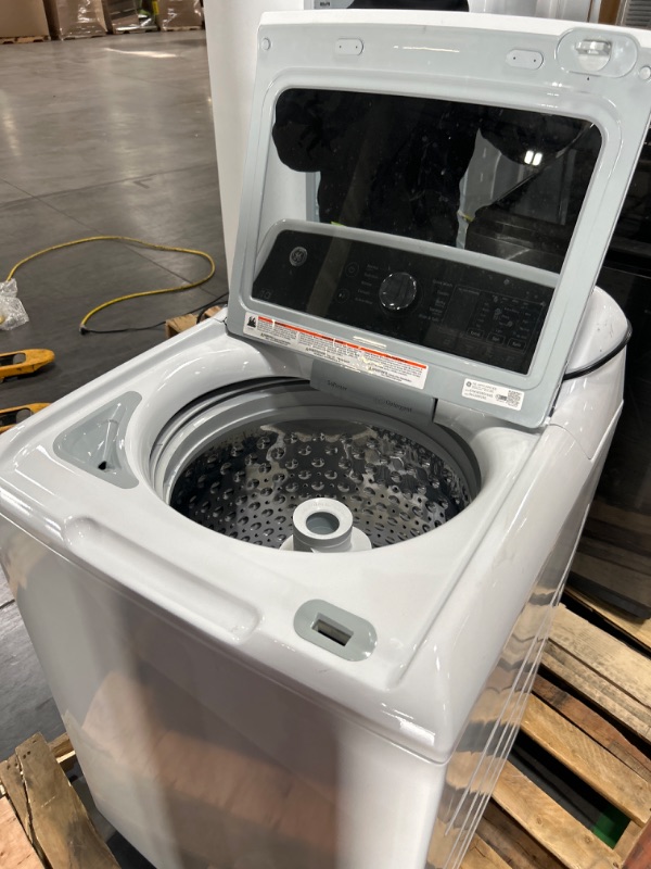 Photo 3 of GE 4.5-cu ft High Efficiency Agitator Top-Load Washer (White)