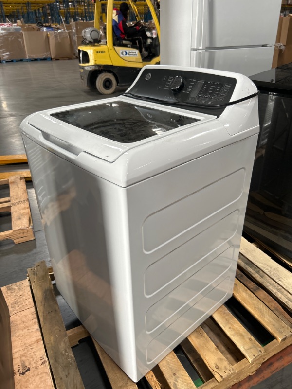 Photo 9 of GE 4.5-cu ft High Efficiency Agitator Top-Load Washer (White)