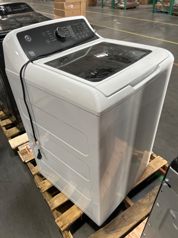 Photo 5 of GE 4.5-cu ft High Efficiency Agitator Top-Load Washer (White)