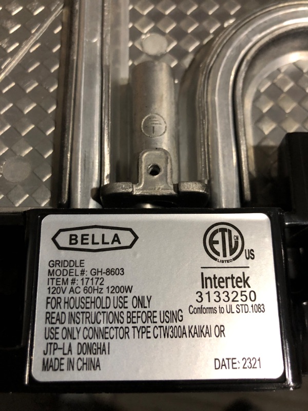 Photo 4 of * see images for damage * 
BELLA 10" x 16" Griddle Non-Stick, Adjustable Control Knob with 7 Settings