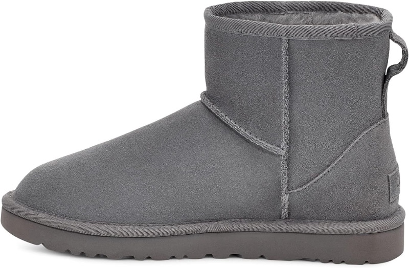 Photo 1 of * women's 9 * see all images *
UGG Women's Classic Mini Side Logo Ii Boots