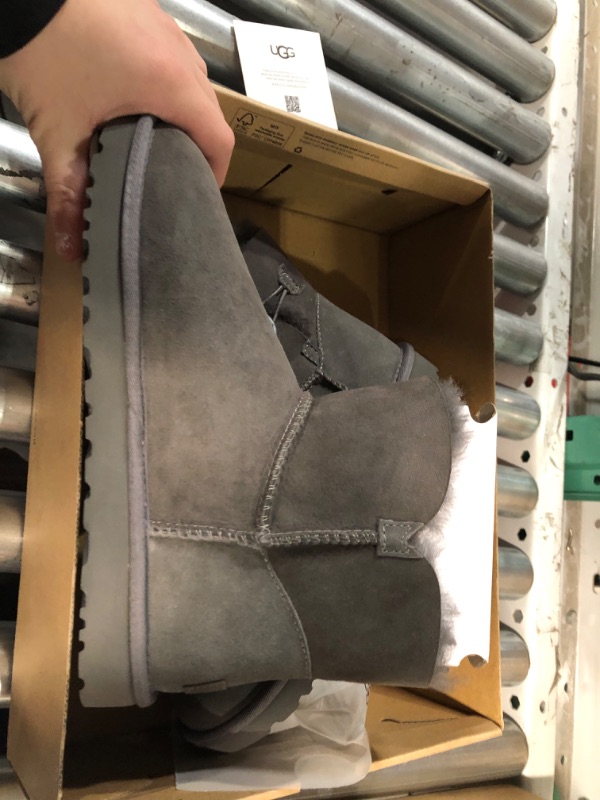 Photo 3 of * women's 9 * see all images *
UGG Women's Classic Mini Side Logo Ii Boots