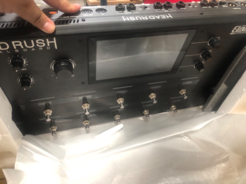Photo 5 of HeadRush Pedalboard | Guitar Amp & FX Modelling Processor With Eleven® HD Expanded™ DSP Software, 7-Inch Touchscreen, Expression Pedal, Built-in Looper, IR Support and USB Audio Connectivity
