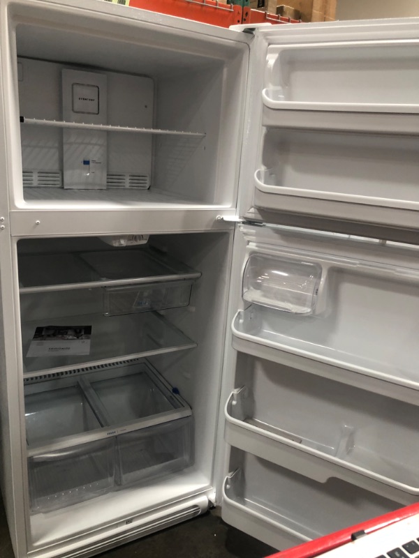 Photo 7 of Frigidaire 20.5-cu ft Top-Freezer Refrigerator (White)