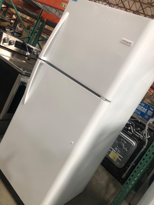 Photo 3 of Frigidaire 20.5-cu ft Top-Freezer Refrigerator (White)