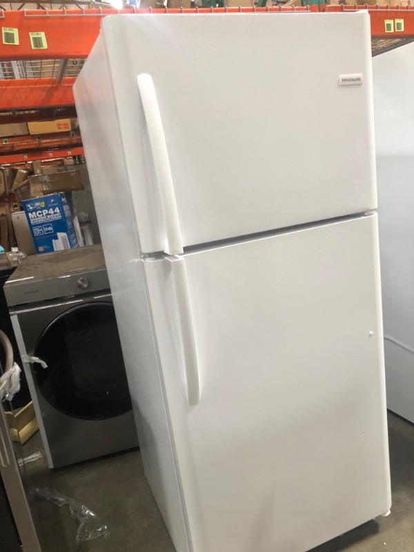 Photo 5 of Frigidaire 20.5-cu ft Top-Freezer Refrigerator (White)
