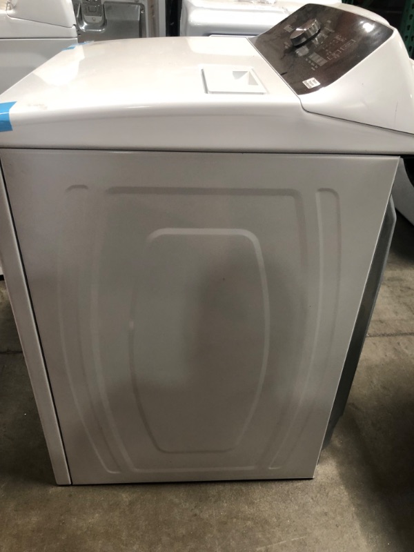 Photo 3 of Whirlpool 7-cu ft Hamper DoorGas Dryer (White)