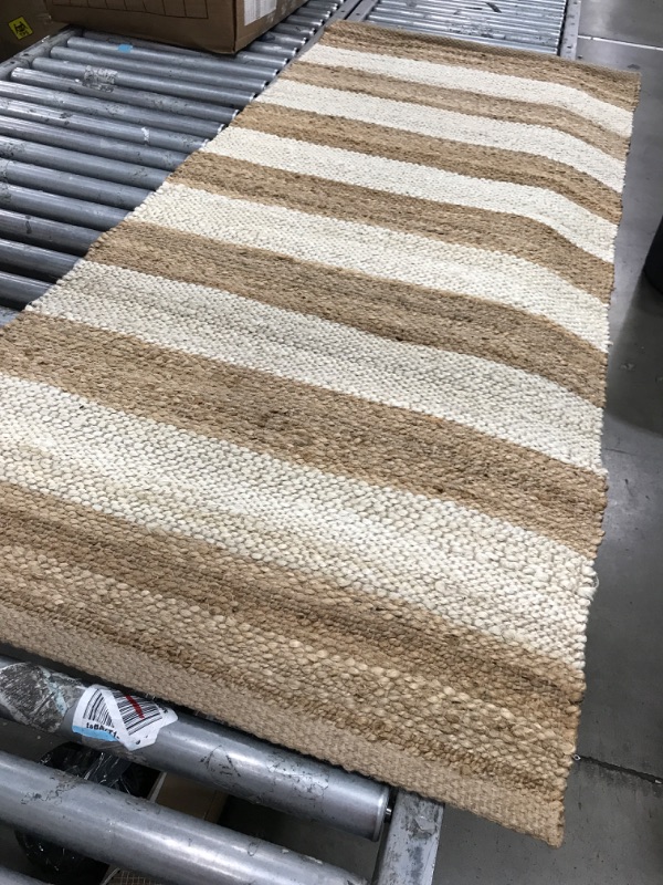 Photo 2 of 2'6" X 6' JUTE AREA RUG(UNKNOWN BRAND)