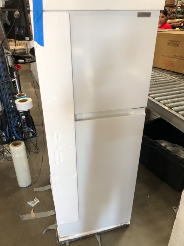 Photo 3 of 10.1 cu. ft. Top Freezer Refrigerator in White
