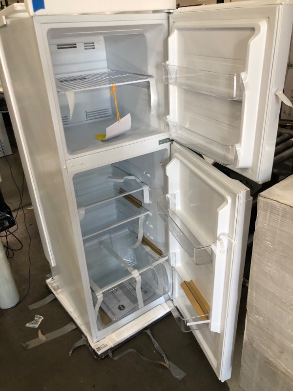 Photo 5 of 10.1 cu. ft. Top Freezer Refrigerator in White
