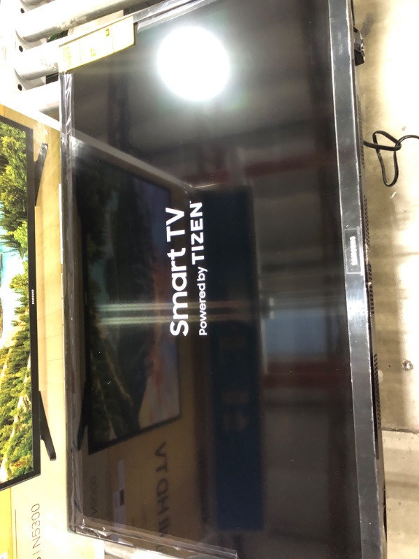 Photo 2 of SAMSUNG 32-inch Class LED Smart FHD TV 1080P (UN32N5300AFXZA, 2018 Model)