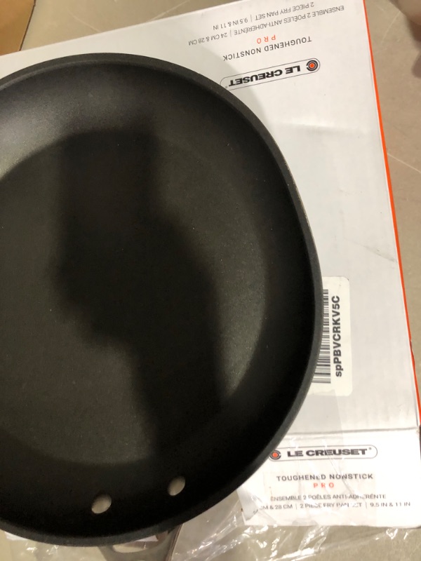 Photo 4 of * see images for damage *
Le Creuset Toughened Nonstick PRO Cookware  11" Fry Pan