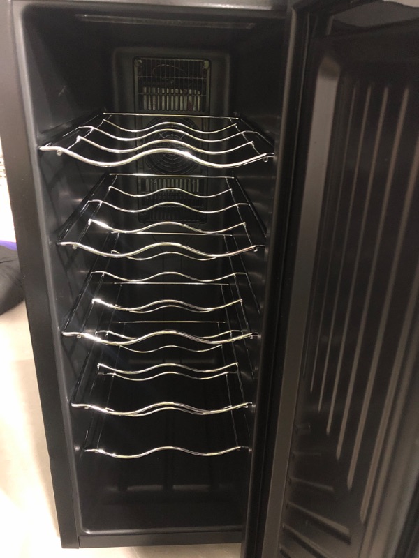Photo 4 of * item used * damaged * powers on *
BLACK+DECKER Thermoelectric Wine Cooler Refrigerator with Mirrored Front, Freestanding 12 Bottle Wine Fridge