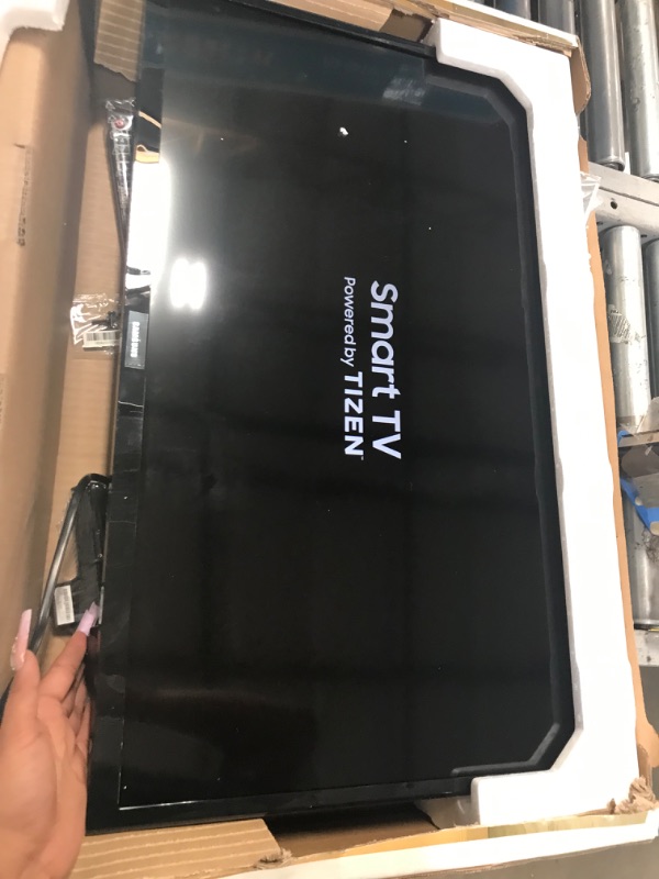 Photo 6 of SAMSUNG 32-inch Class LED Smart FHD TV 1080P (UN32N5300AFXZA, 2018 Model)