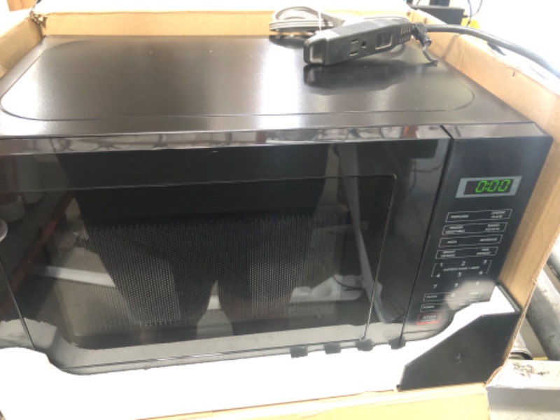 Photo 3 of 0.7 cu. ft. 700-Watt Countertop Microwave in Black