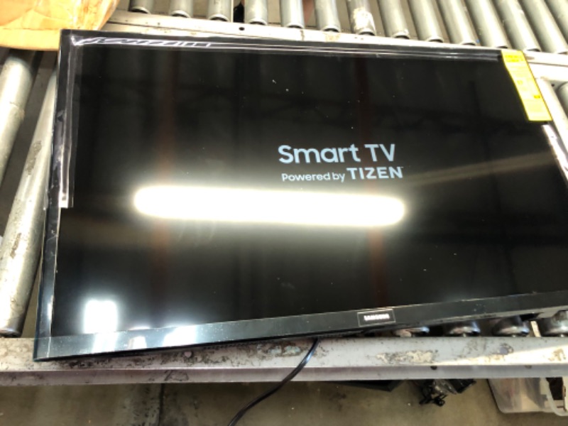 Photo 3 of SAMSUNG 32-inch Class LED Smart FHD TV 1080P (UN32N5300AFXZA, 2018 Model)