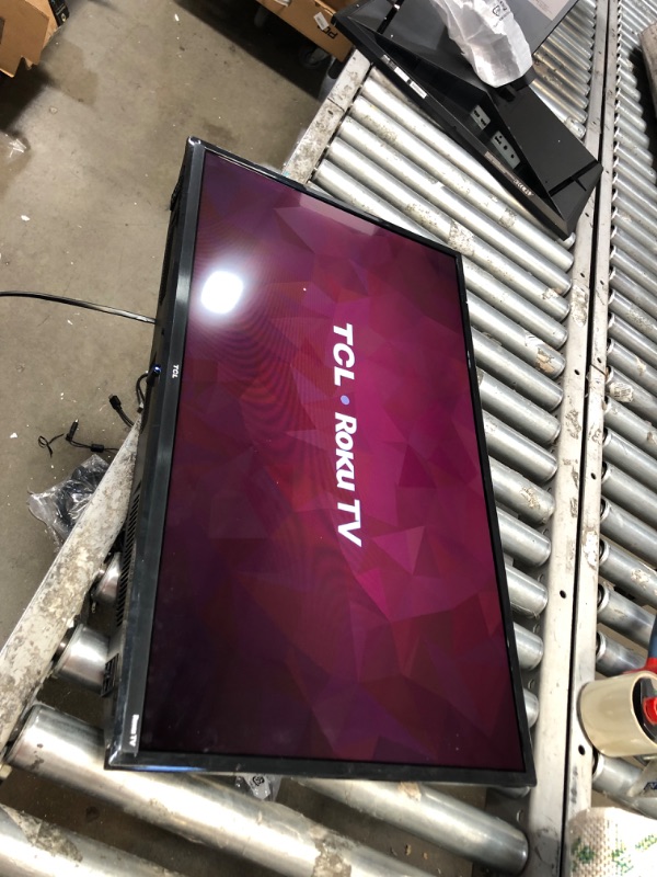 Photo 1 of TCL 32" Class 3-Series HD 720p LED Smart Roku TV - 32S355