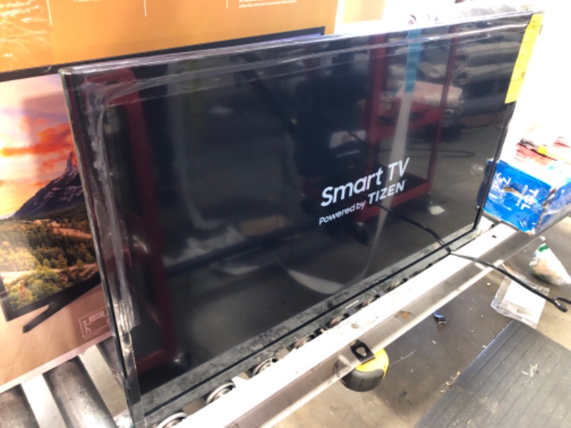 Photo 3 of SAMSUNG 32-inch Class LED Smart FHD TV 1080P (UN32N5300AFXZA, 2018 Model)