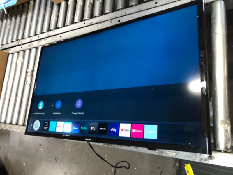 Photo 3 of SAMSUNG 40-inch Class LED Smart FHD TV 1080P (UN40N5200AFXZA, 2019 Model)