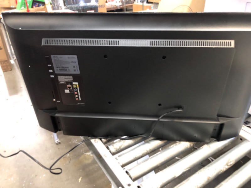 Photo 2 of **PARTS ONLY** SAMSUNG 40-inch Class LED Smart FHD TV 1080P (UN40N5200AFXZA, 2019 Model)