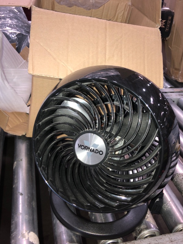 Photo 2 of *TEST NO POWER ON//NONFUNCTIONAL** Vornado 460 Compact Whole Room Air Circulator Fan Black