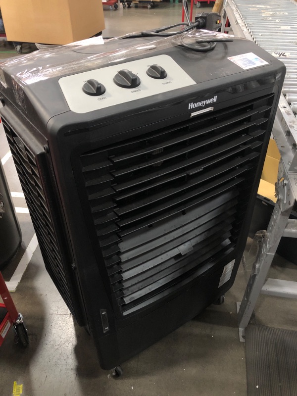 Photo 2 of *SEE COMMENTS*- Honeywell 2100-CFM 3-Speed Indoor/Outdoor Portable Evaporative Cooler for 1576-sq ft (Motor Included)