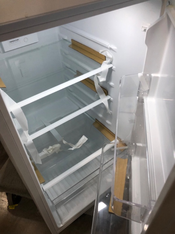 Photo 3 of 10.1 cu. ft. Top Freezer Refrigerator in White
