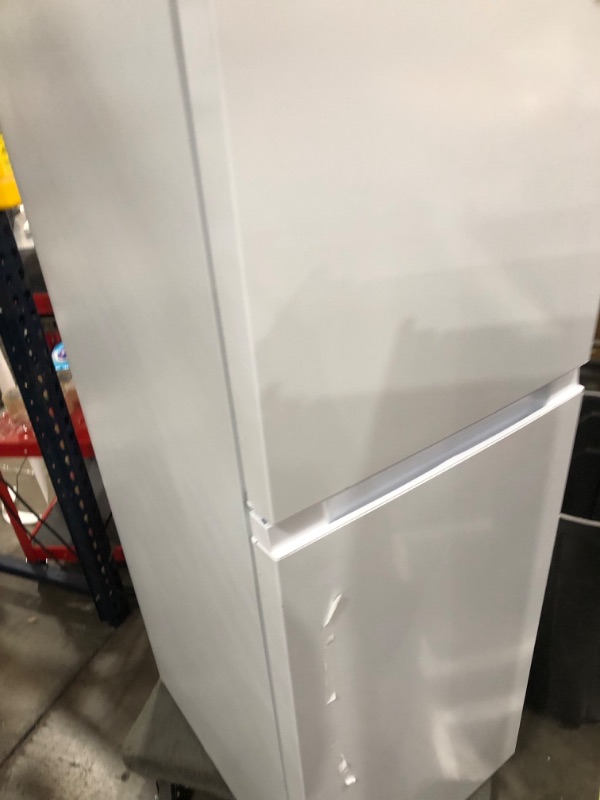 Photo 2 of 10.1 cu. ft. Top Freezer Refrigerator in White
