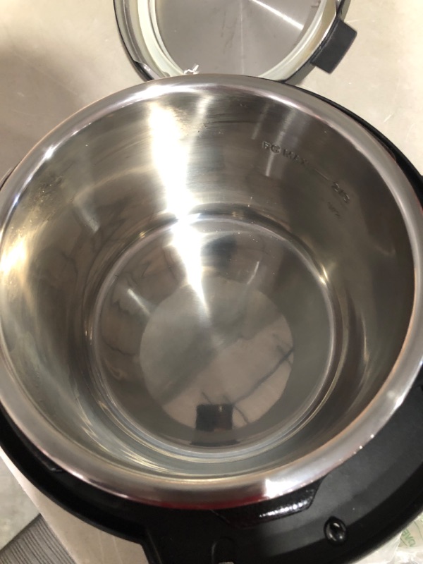 Photo 5 of * used * minor damage * see images *
Instant Pot Duo 7-in-1 Electric Pressure Cooker, Slow Cooker, Rice Cooker, Steamer, Sauté