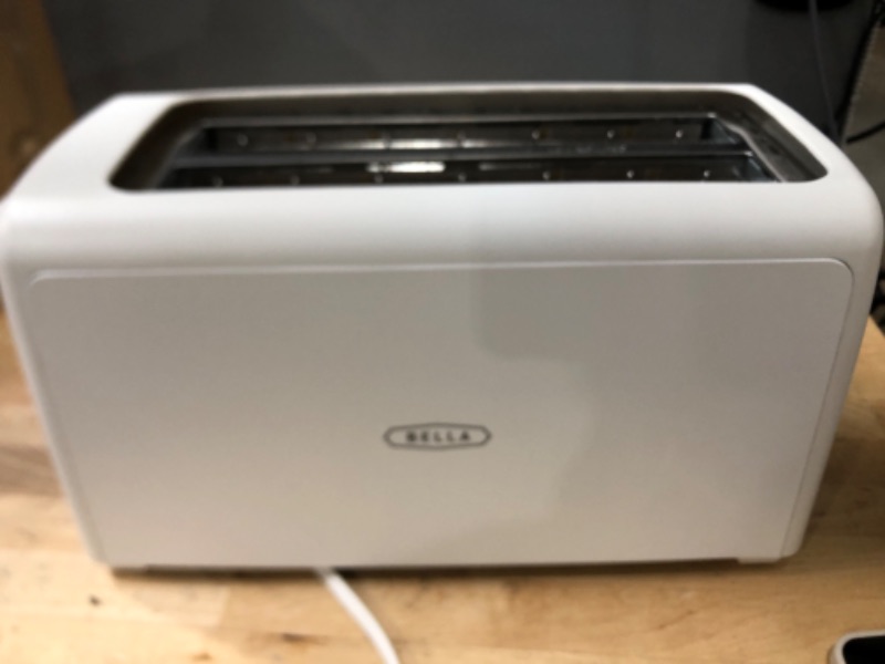 Photo 3 of ***POWERS ON*** BELLA 4 Slice Long Slot Toaster, White