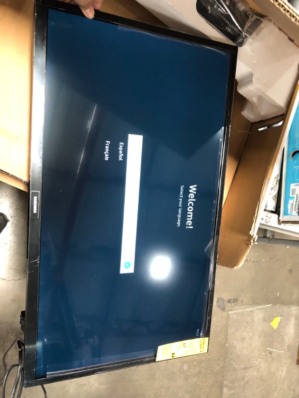 Photo 1 of SAMSUNG 32-inch Class LED Smart FHD TV 1080P (UN32N5300AFXZA, 2018 Model)