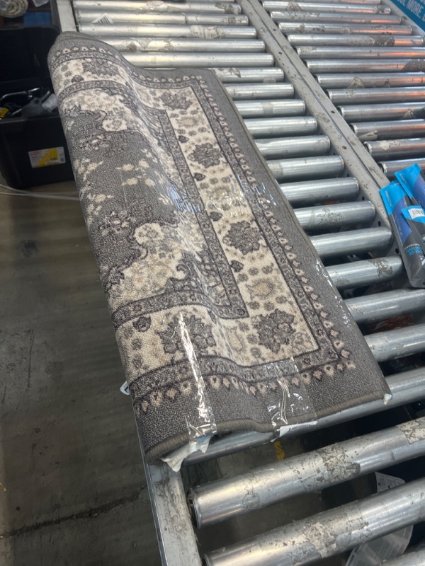 Photo 1 of 4ft x6ft area rug 