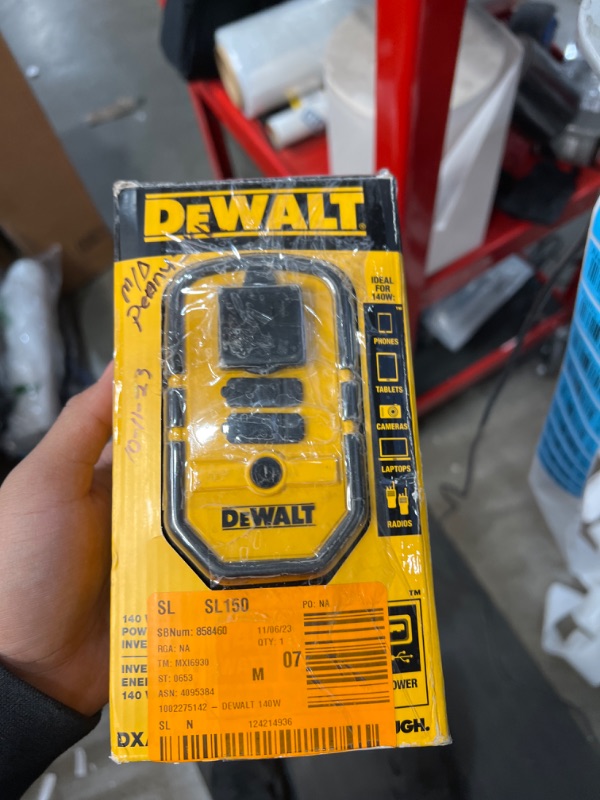 Photo 1 of DeWalt Power Inverter Dxaepi140