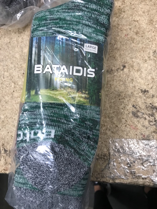 Photo 2 of Bataids Hiking Socks 4 Pairs LG