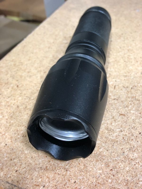 Photo 1 of Glow Max G G-900ZOOM-BP1 900 Lumen Zoom Flashlight, Blister of 1
